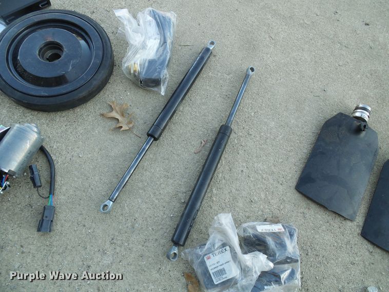 image for item DG5556 2012 Terex PT-100G skid steer