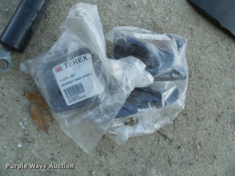 image for item DG5556 2012 Terex PT-100G skid steer