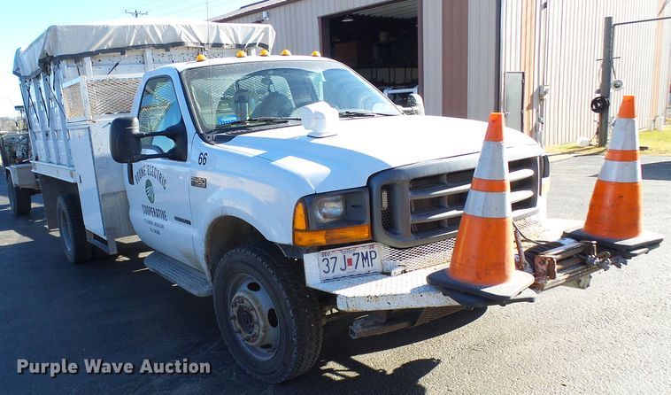 image for item DG5557 2001 Ford F450 chipper truck