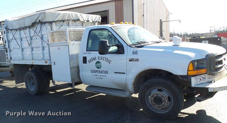 image for item DG5557 2001 Ford F450 chipper truck