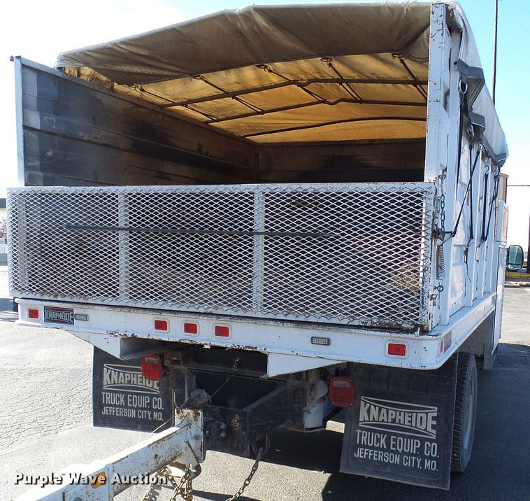 image for item DG5557 2001 Ford F450 chipper truck