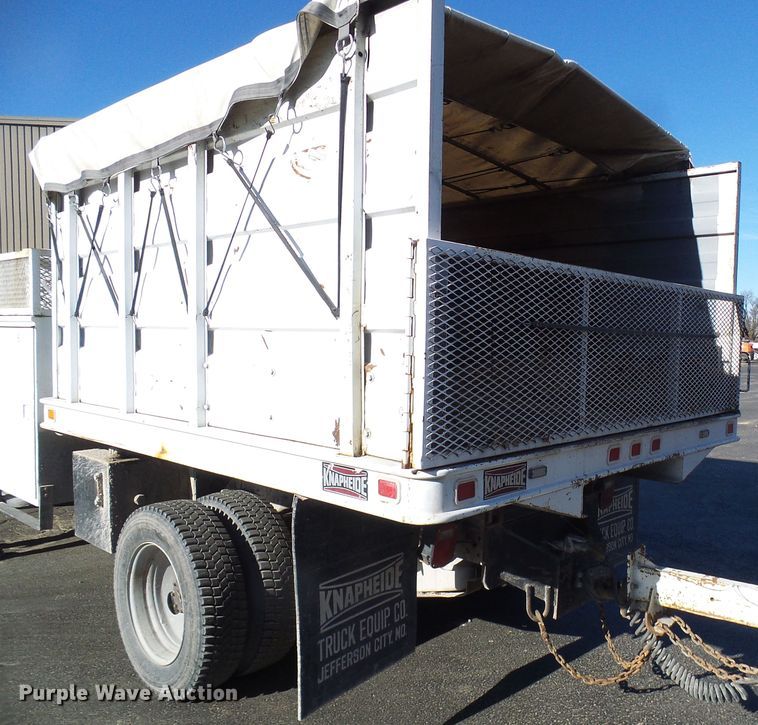 image for item DG5557 2001 Ford F450 chipper truck