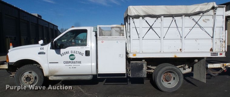 image for item DG5557 2001 Ford F450 chipper truck