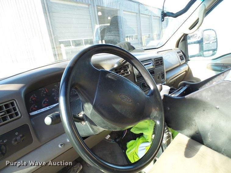 image for item DG5557 2001 Ford F450 chipper truck