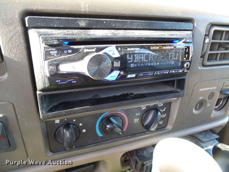 image for item DG5557 2001 Ford F450 chipper truck