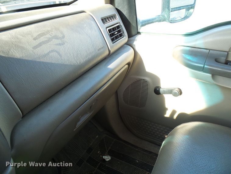 image for item DG5557 2001 Ford F450 chipper truck