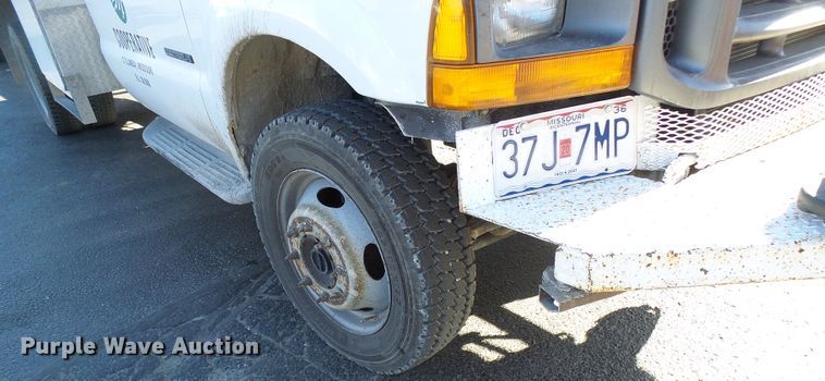 image for item DG5557 2001 Ford F450 chipper truck