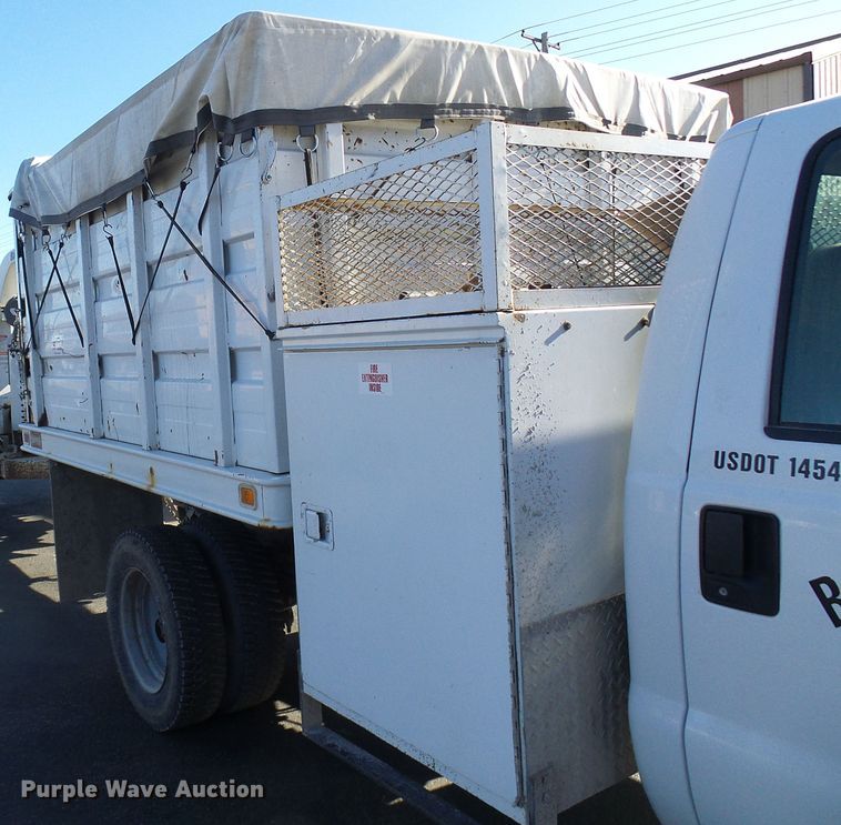 image for item DG5557 2001 Ford F450 chipper truck