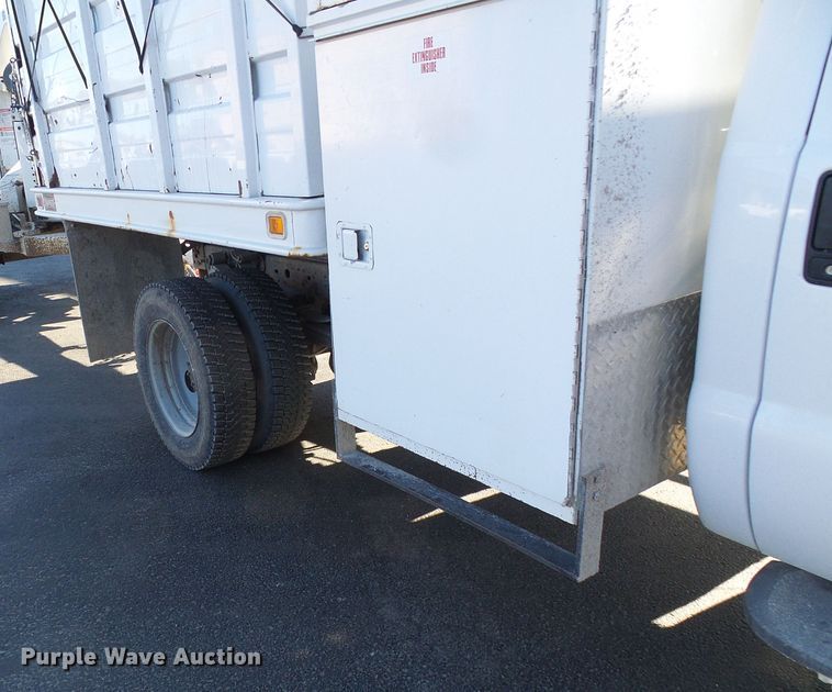 image for item DG5557 2001 Ford F450 chipper truck
