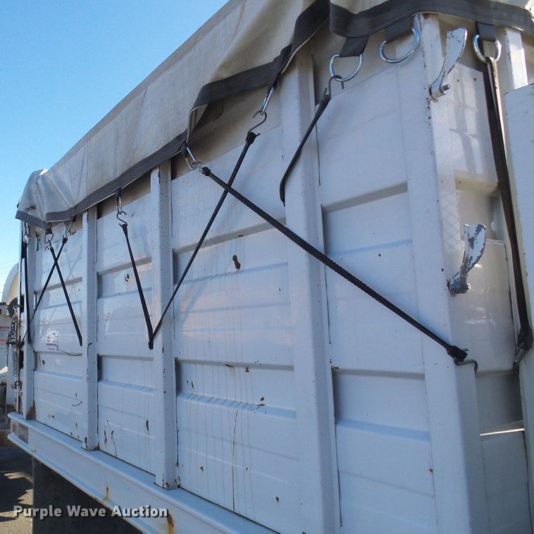 image for item DG5557 2001 Ford F450 chipper truck