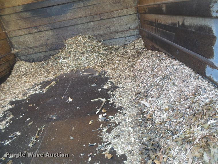 image for item DG5557 2001 Ford F450 chipper truck