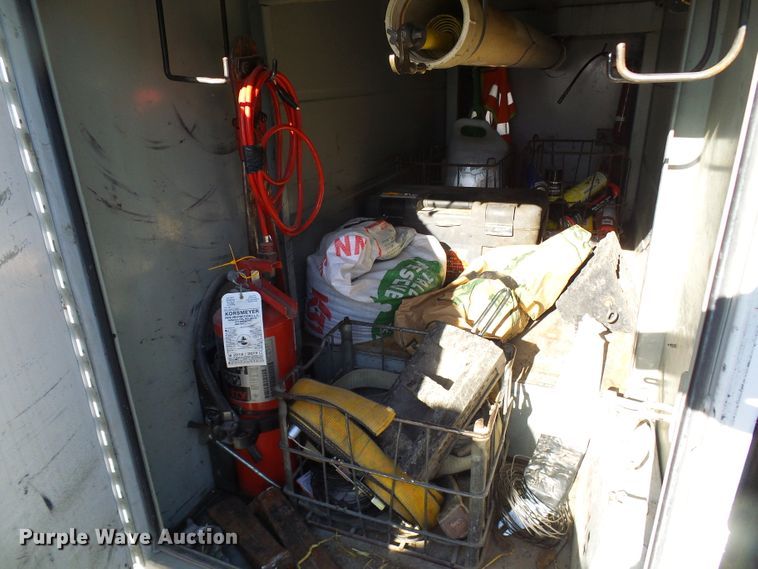 image for item DG5557 2001 Ford F450 chipper truck