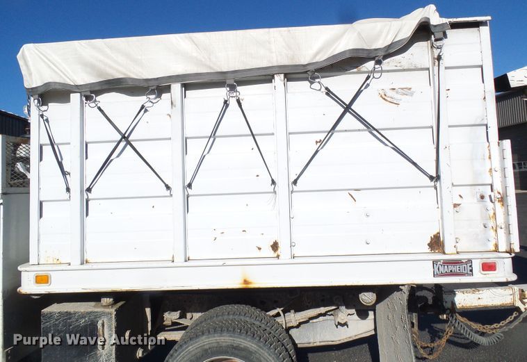 image for item DG5557 2001 Ford F450 chipper truck