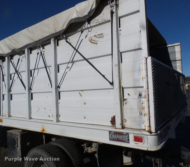 image for item DG5557 2001 Ford F450 chipper truck