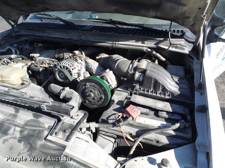 image for item DG5557 2001 Ford F450 chipper truck