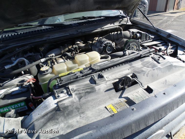 image for item DG5557 2001 Ford F450 chipper truck