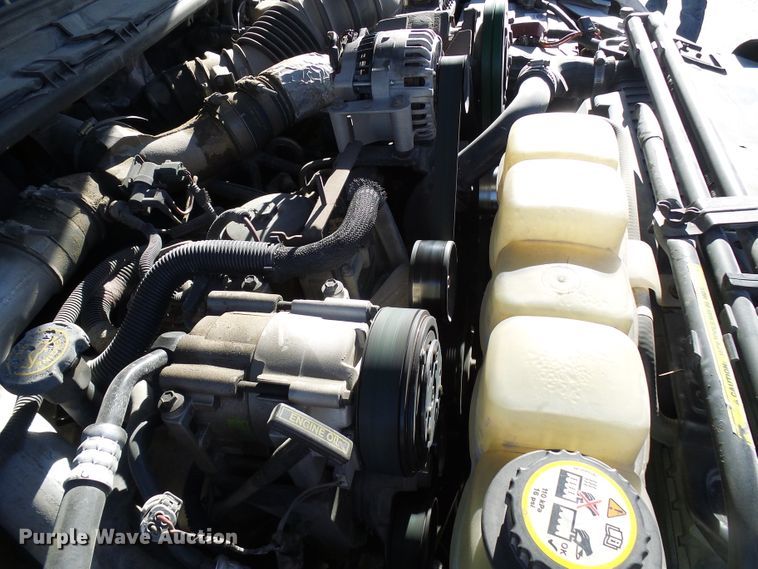 image for item DG5557 2001 Ford F450 chipper truck