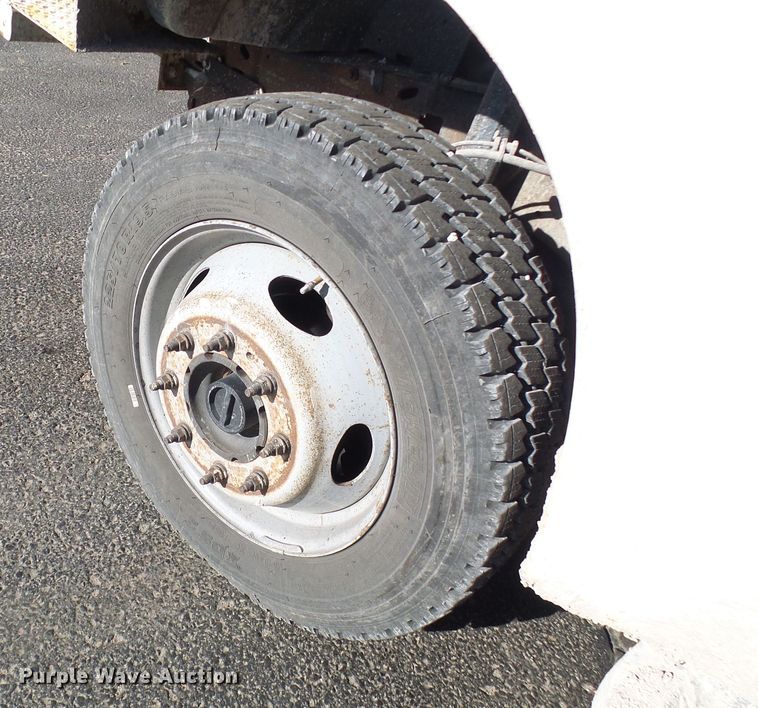 image for item DG5557 2001 Ford F450 chipper truck