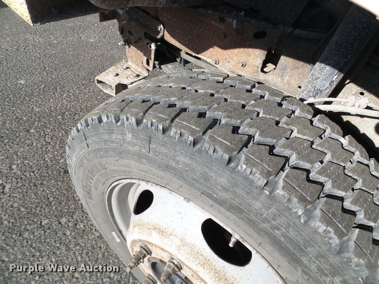 image for item DG5557 2001 Ford F450 chipper truck