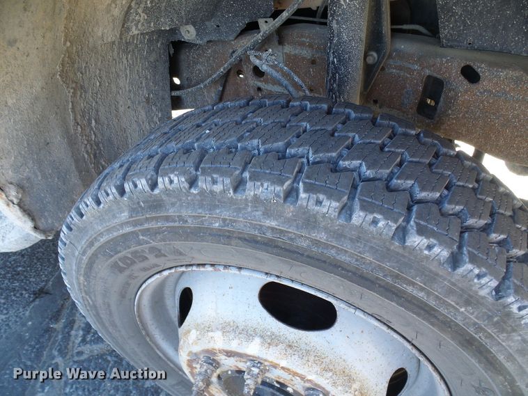 image for item DG5557 2001 Ford F450 chipper truck