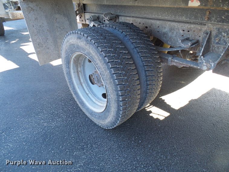 image for item DG5557 2001 Ford F450 chipper truck