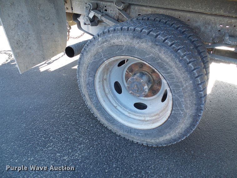 image for item DG5557 2001 Ford F450 chipper truck