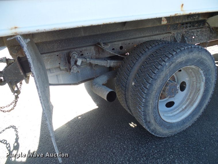 image for item DG5557 2001 Ford F450 chipper truck