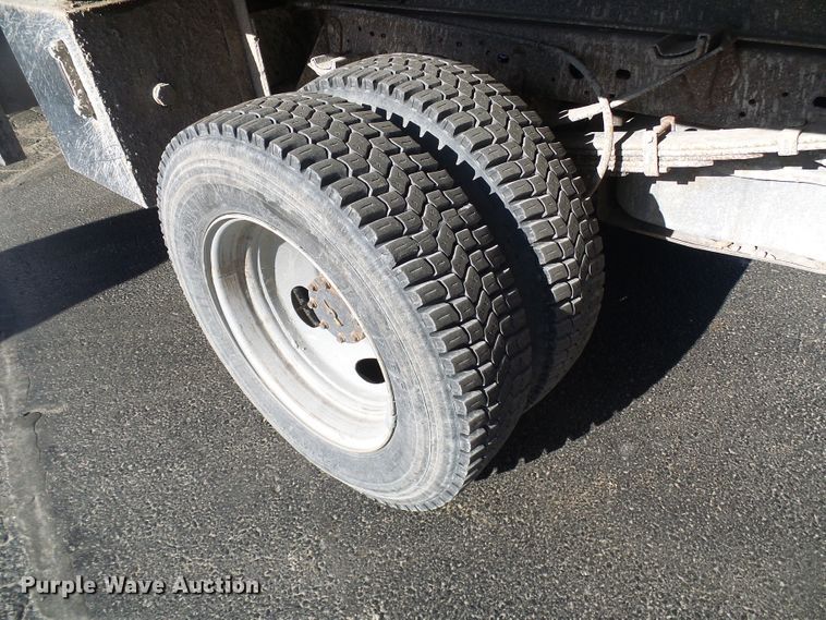 image for item DG5557 2001 Ford F450 chipper truck