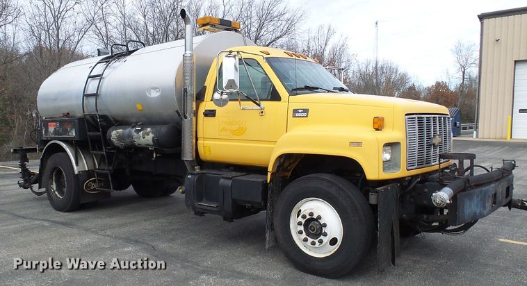 image for item DG5559 1999 Chevrolet C8500 oil distribution truck