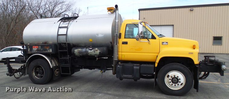 image for item DG5559 1999 Chevrolet C8500 oil distribution truck