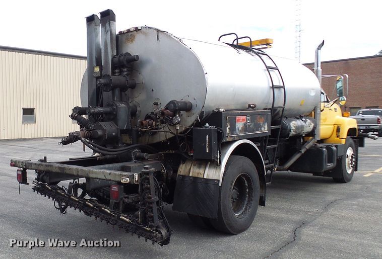 image for item DG5559 1999 Chevrolet C8500 oil distribution truck