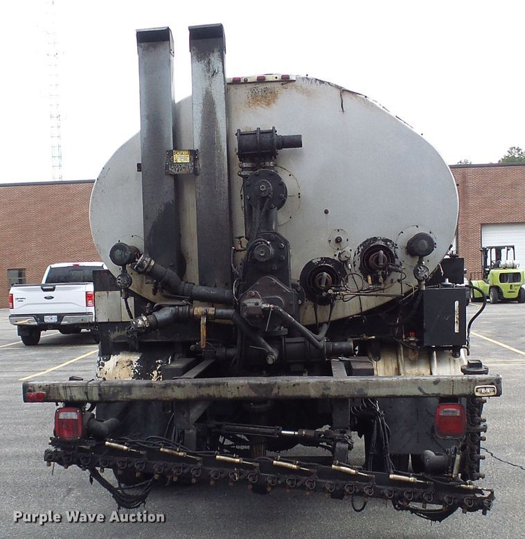 image for item DG5559 1999 Chevrolet C8500 oil distribution truck