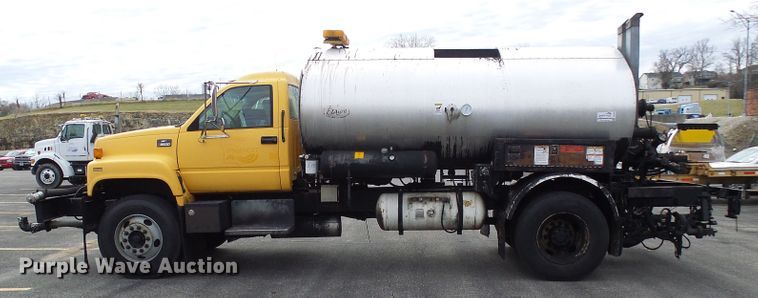 image for item DG5559 1999 Chevrolet C8500 oil distribution truck