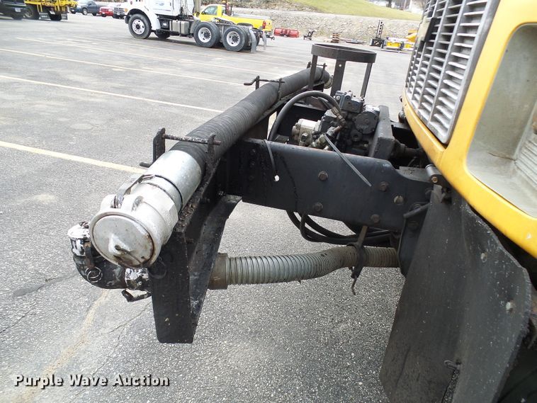 image for item DG5559 1999 Chevrolet C8500 oil distribution truck