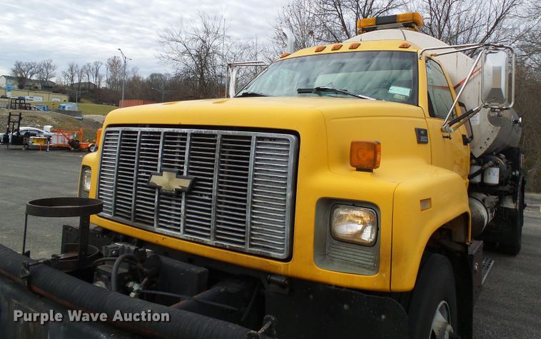 image for item DG5559 1999 Chevrolet C8500 oil distribution truck