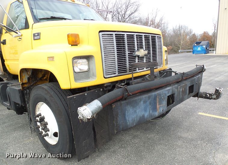 image for item DG5559 1999 Chevrolet C8500 oil distribution truck