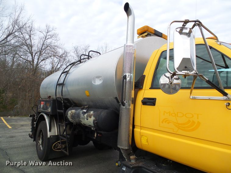 image for item DG5559 1999 Chevrolet C8500 oil distribution truck