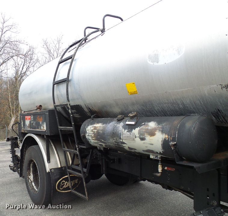 image for item DG5559 1999 Chevrolet C8500 oil distribution truck