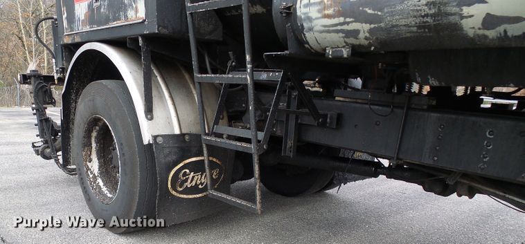 image for item DG5559 1999 Chevrolet C8500 oil distribution truck