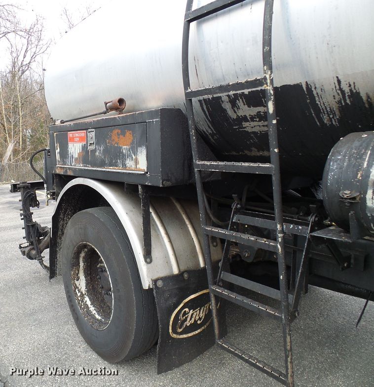 image for item DG5559 1999 Chevrolet C8500 oil distribution truck