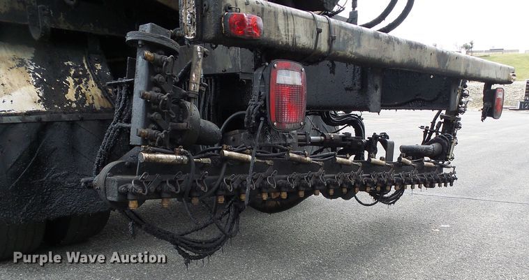 image for item DG5559 1999 Chevrolet C8500 oil distribution truck