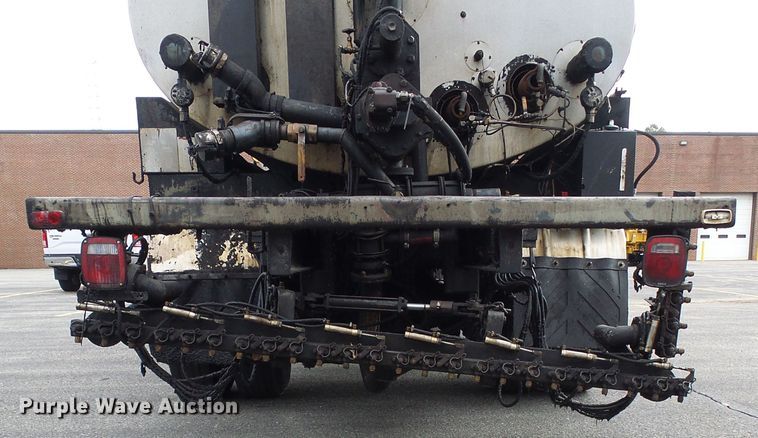 image for item DG5559 1999 Chevrolet C8500 oil distribution truck