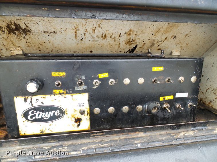 image for item DG5559 1999 Chevrolet C8500 oil distribution truck