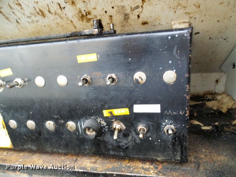 image for item DG5559 1999 Chevrolet C8500 oil distribution truck