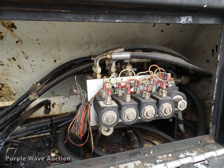 image for item DG5559 1999 Chevrolet C8500 oil distribution truck