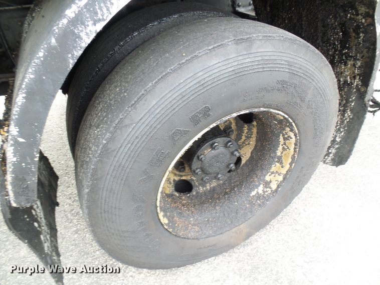 image for item DG5559 1999 Chevrolet C8500 oil distribution truck