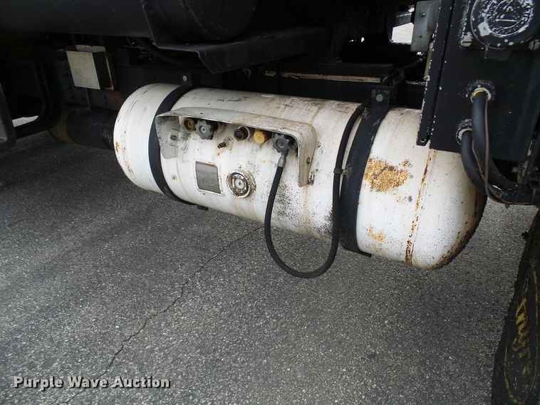 image for item DG5559 1999 Chevrolet C8500 oil distribution truck