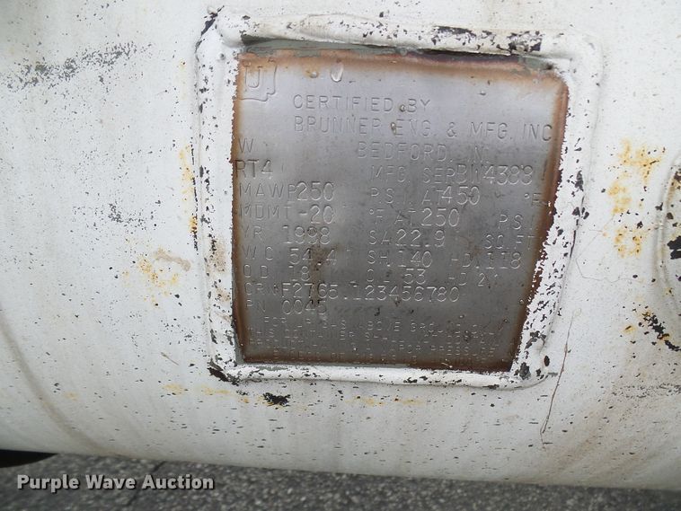 image for item DG5559 1999 Chevrolet C8500 oil distribution truck