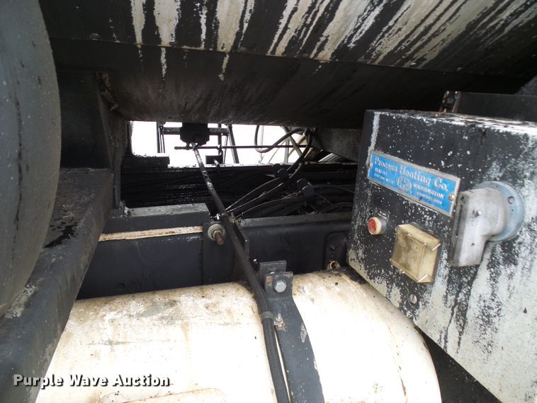 image for item DG5559 1999 Chevrolet C8500 oil distribution truck