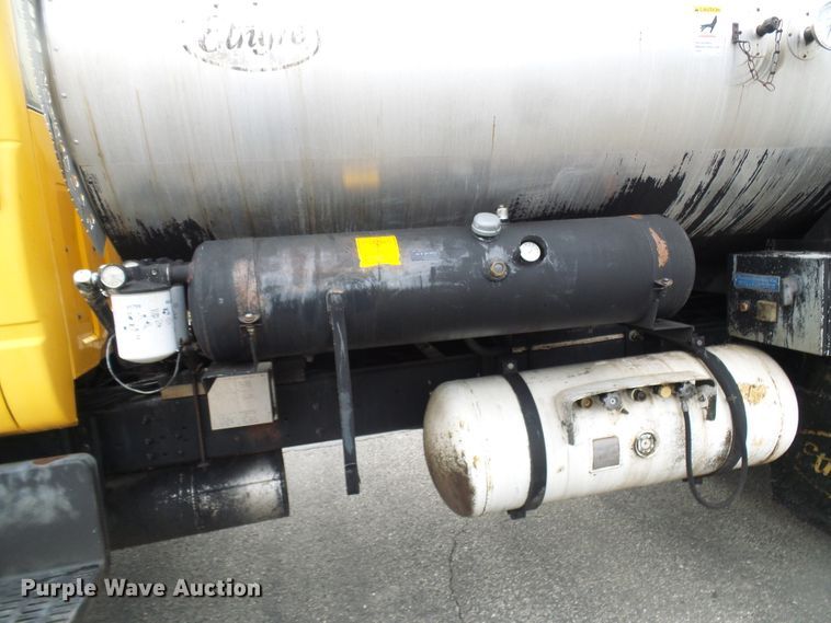 image for item DG5559 1999 Chevrolet C8500 oil distribution truck